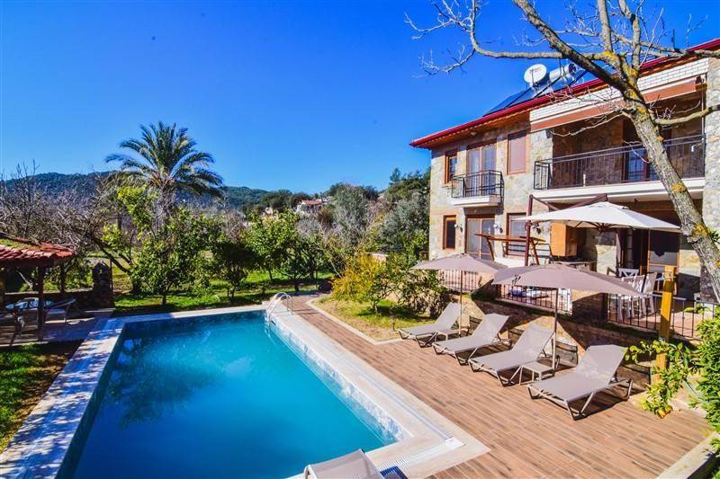 Muğla Fethiye'de Huzurlu, Ahşap Mimarili, 6 Kişilik Kiralık Villa-25198