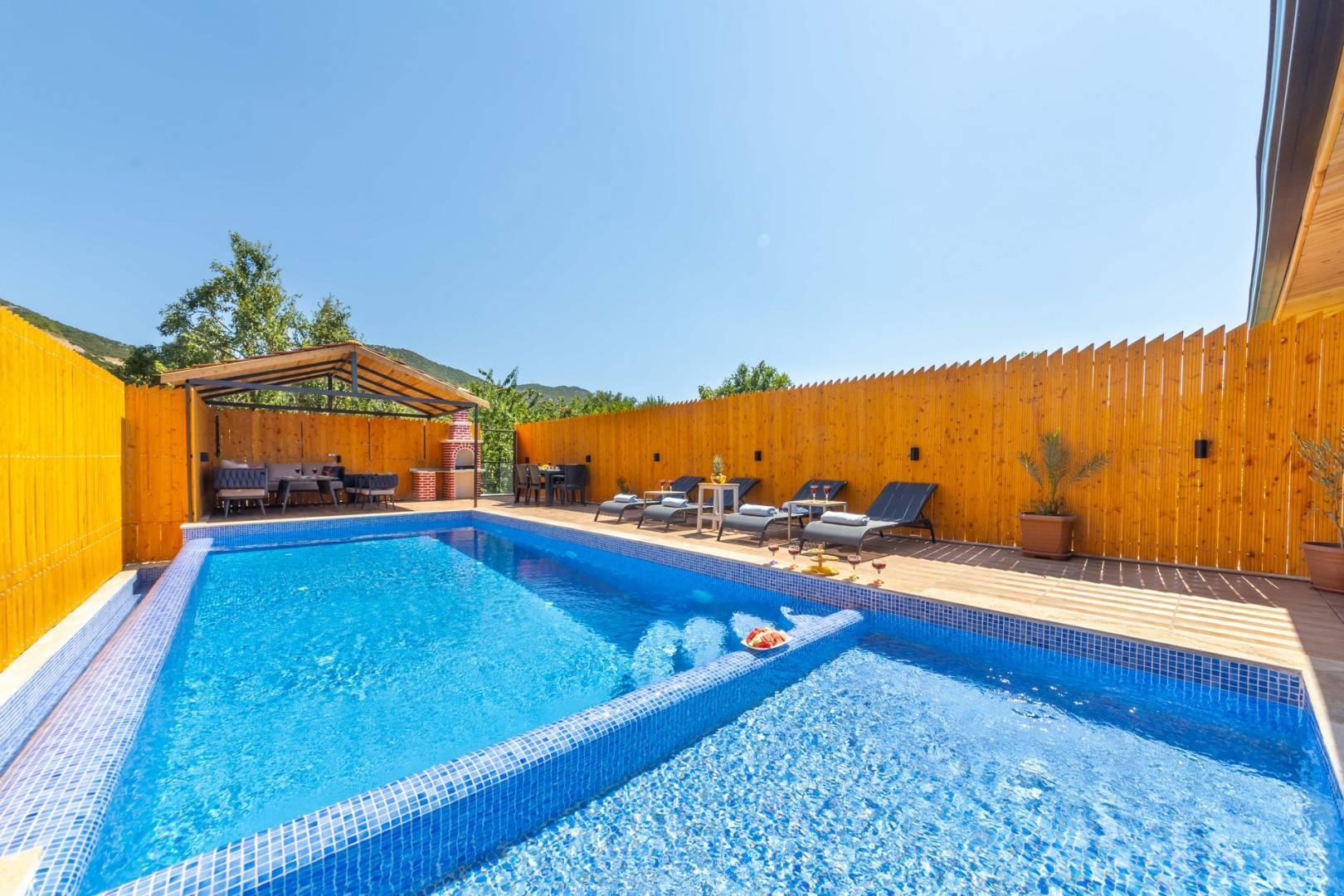 Kaş Bezirgan'da Doğa İçerisinde, Taş Mimarili, Konforlu Villa-29025