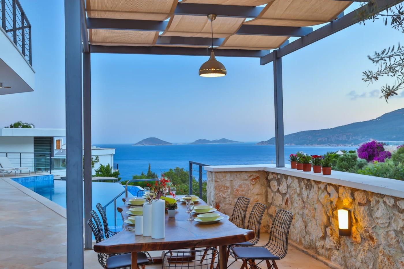 Kalkan'da Deniz Manzaralı, Yetişkin ve Çocuk Havuzlu, Merkezi Villa-15341
