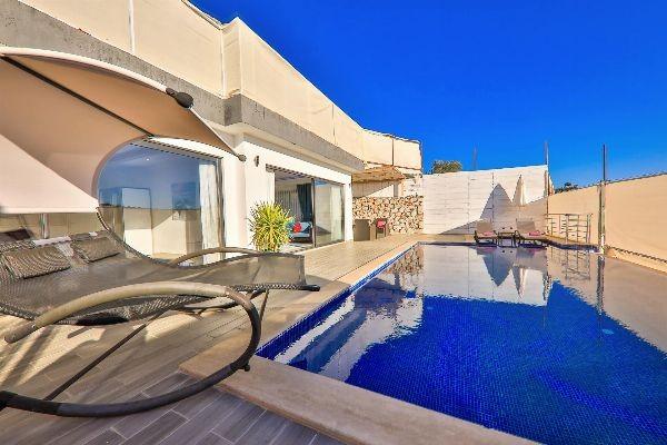 Kaş Bezirgan'da Deniz Manzaralı, Isıtmalı Özel Havuzlu, Şık Villa-16697