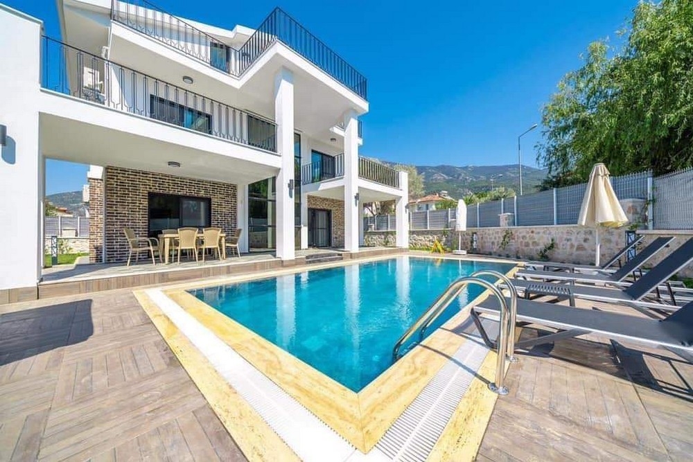 Fethiye Ölüdeniz'de Göz Alıcı Tasarımlı, Özel Havuzlu, Jakuzili Villa