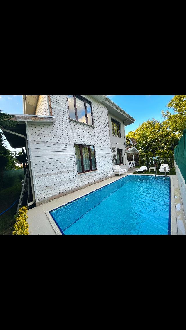 Sapanca Soğuksu'da Elverişli Konumda, Geniş Bahçeli, Kiralık Villa-16507