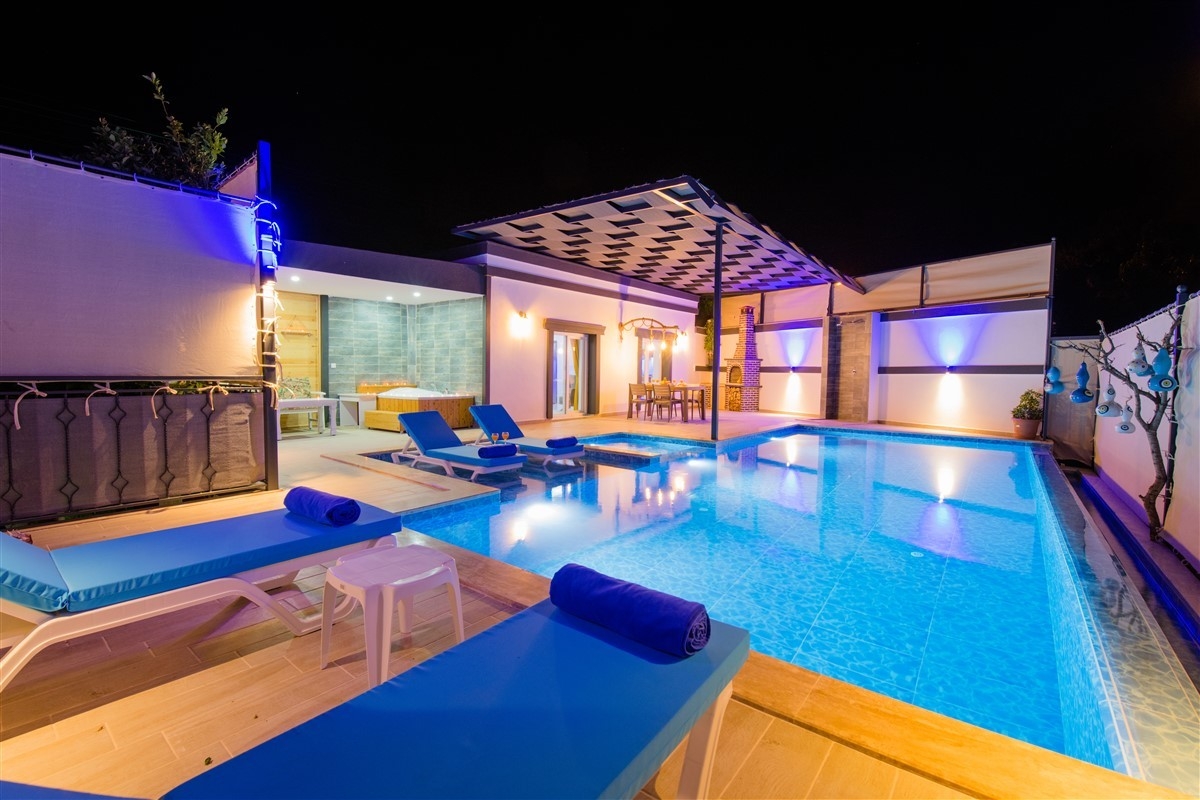Kaş İslamlar'da Eşsiz Doğa Manzaralı, Özel Havuzlu, Kiralık Villa