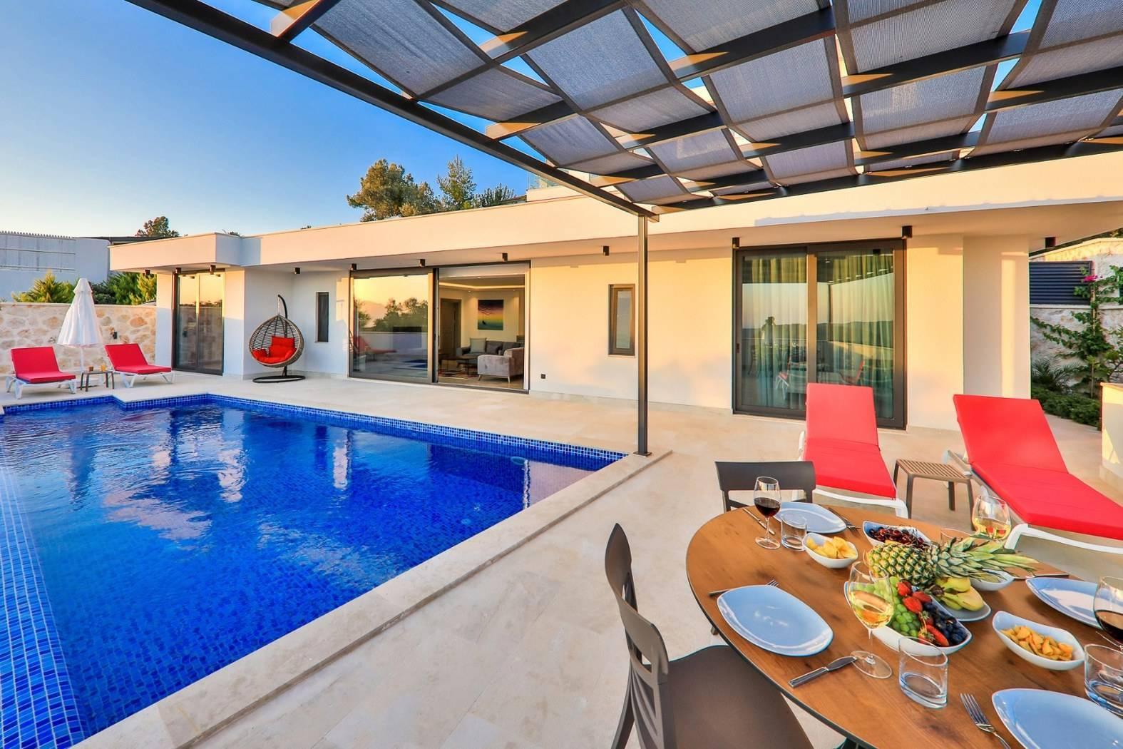 Kaş Üzümlü'de Muhteşem Doğa Manzaralı, Özel Havuzlu, Kiralık Villa-26308