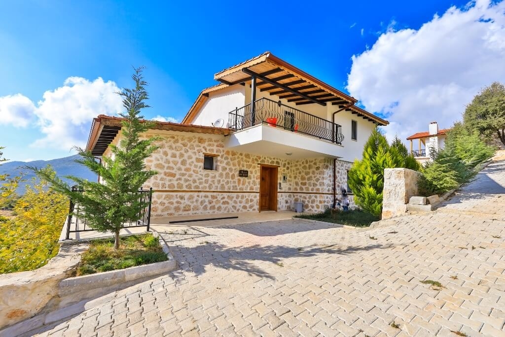 Kaş Sarıbelen'de Büyüleyici Doğada, Özel Havuzlu, Kiralık Villa