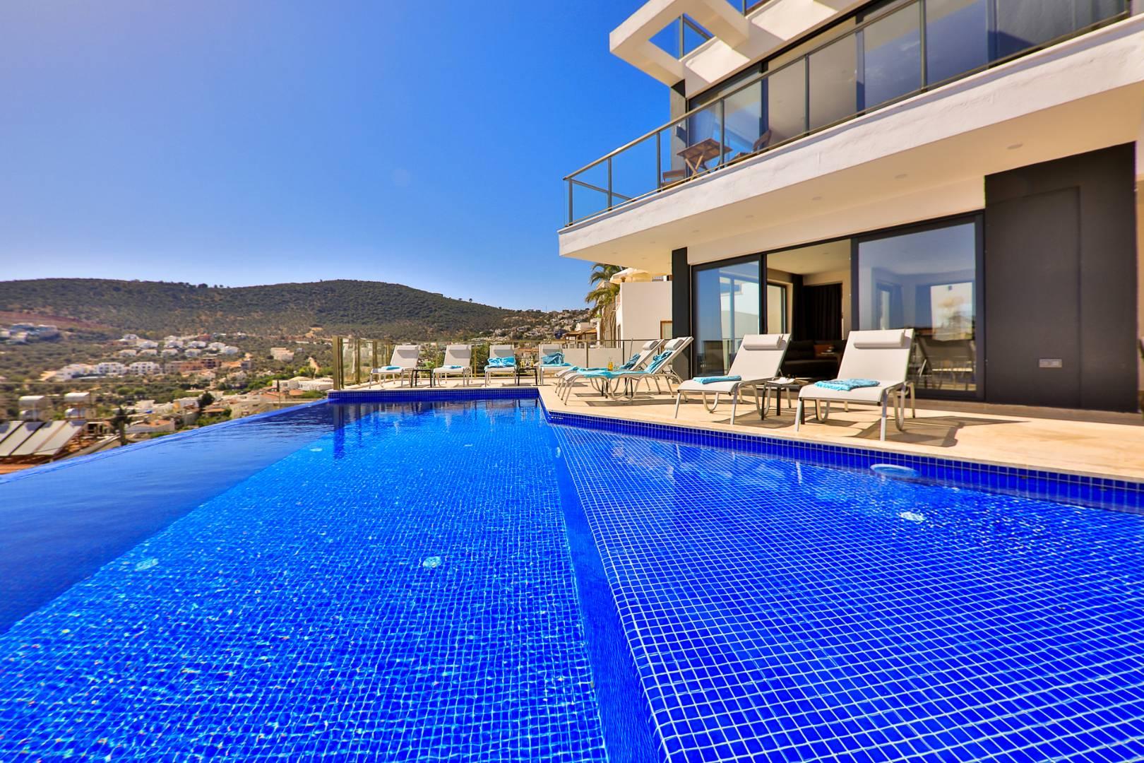 Kaş Kalkan'da Büyüleyici Deniz Manzaralı, Özel Havuzlu, Modern Villa-31177
