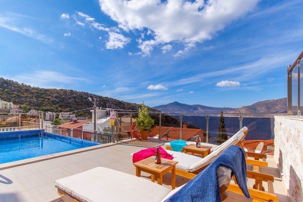 Kaş Kalkan'da Göz Alıcı Deniz Manzaralı, Özel Havuzlu, Şık Villa