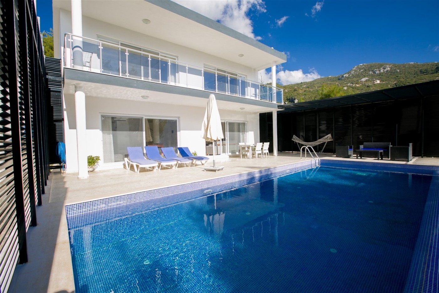 Kaş İslamlar'da Deniz Manzaralı, Özel Havuzlu, Jakuzili Villa