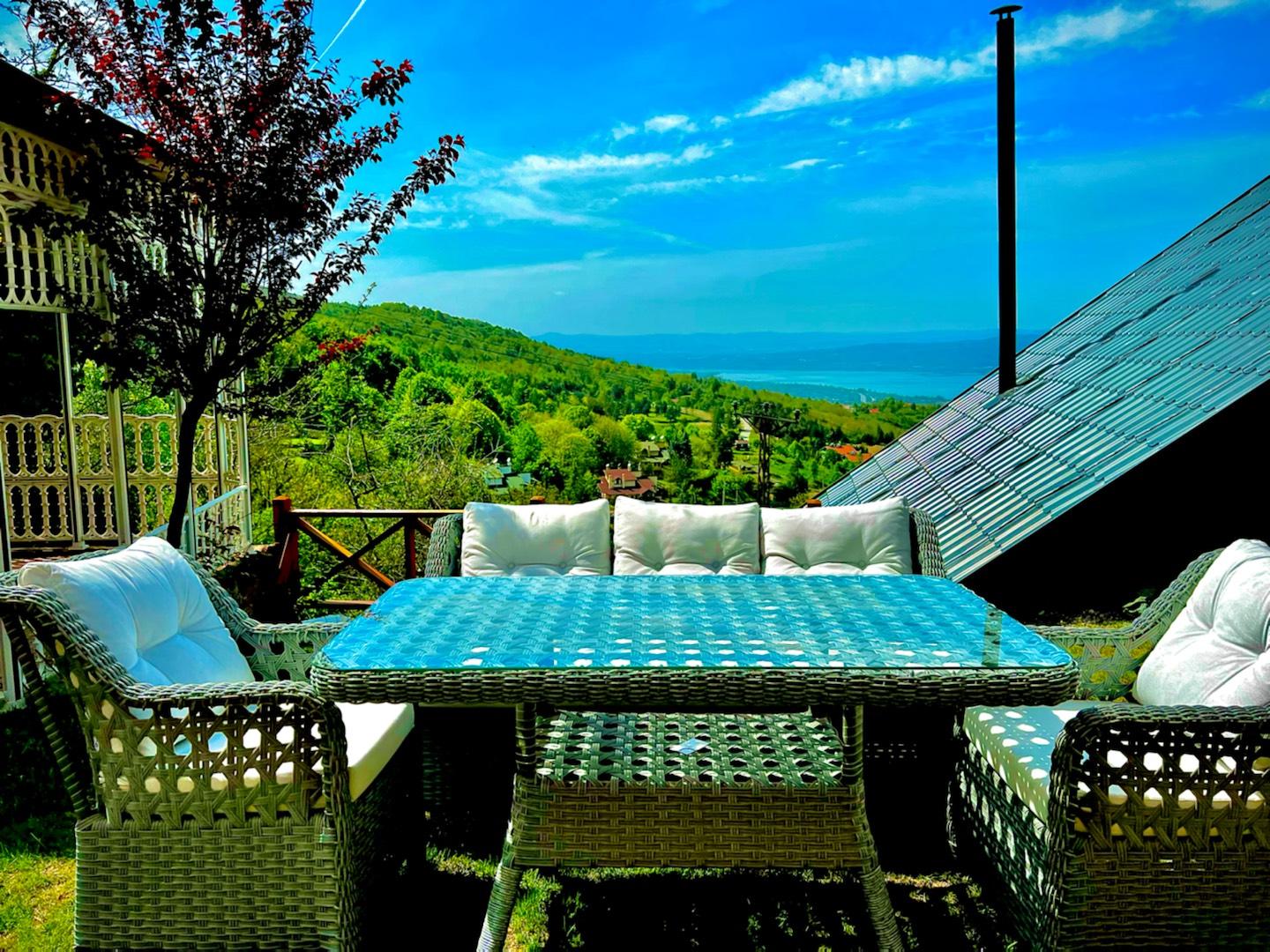 Sapanca Memnuniye'de Özel Havuzlu, Geniş Bahçeli, Kiralık Villa-28686