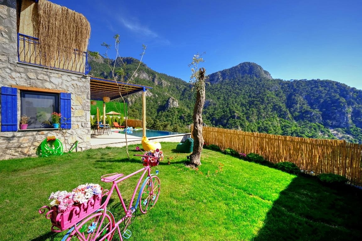 Fethiye Karaağaç'ta Harika Deniz Manzaralı, Özel Havuzlu, Şık Villa