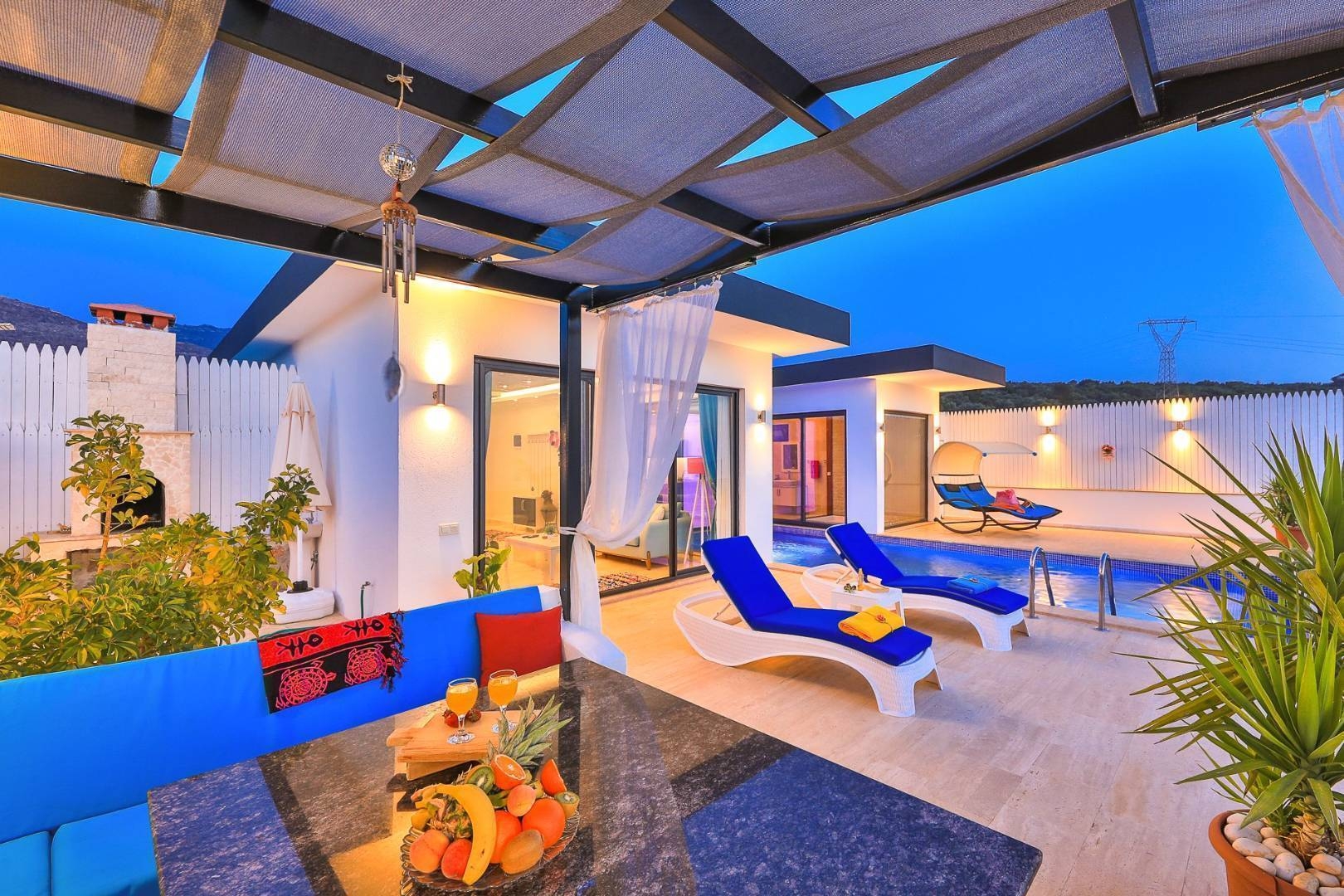 Kaş Üzümlü'de Doğa İçerisinde, Özel Havuzlu, Jakuzili, Balayı Villası