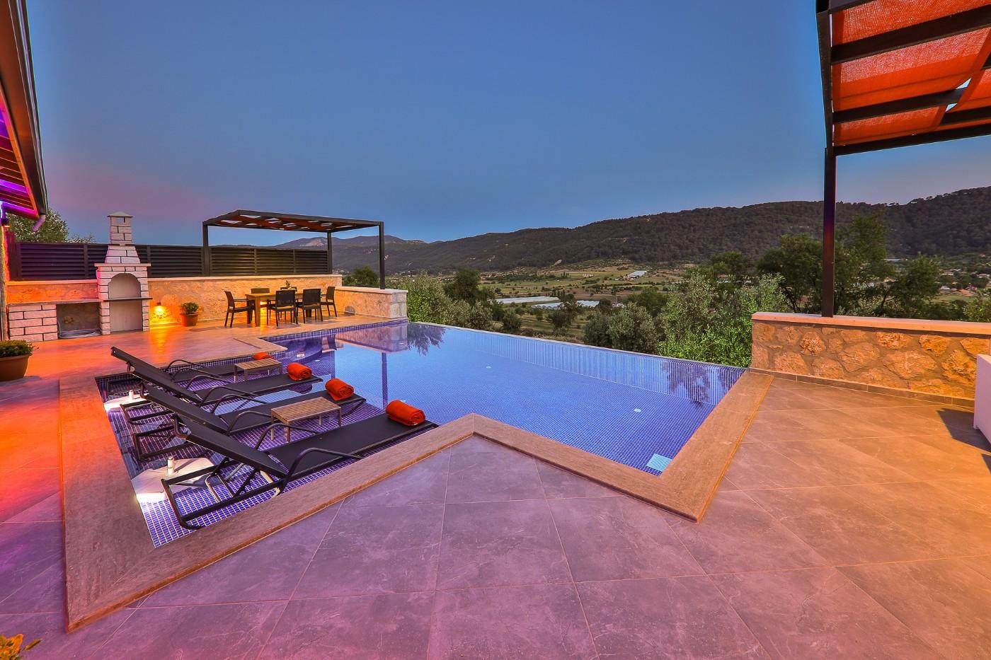 Kaş Sarıbelen'de Eşsiz Doğa Manzaralı, Özel Havuzlu, Jakuzili Villa-21219