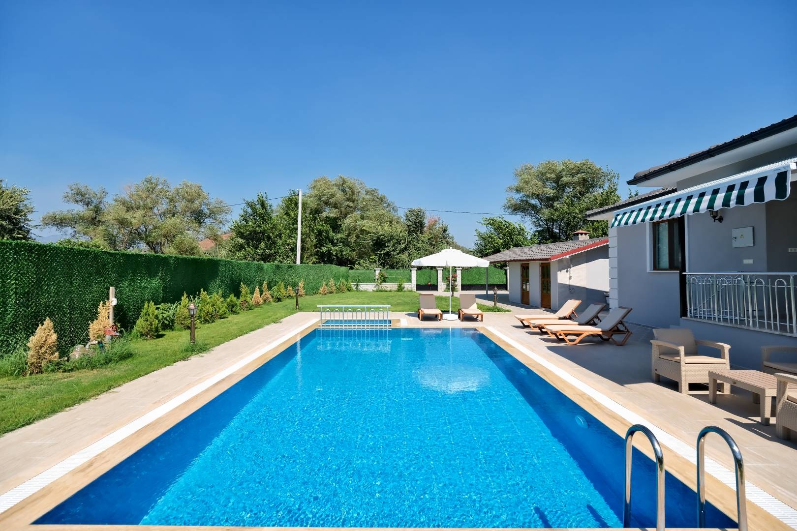 Muğla Ortaca'da Nezih Konumda, Özel Havuzlu, Modern Villa