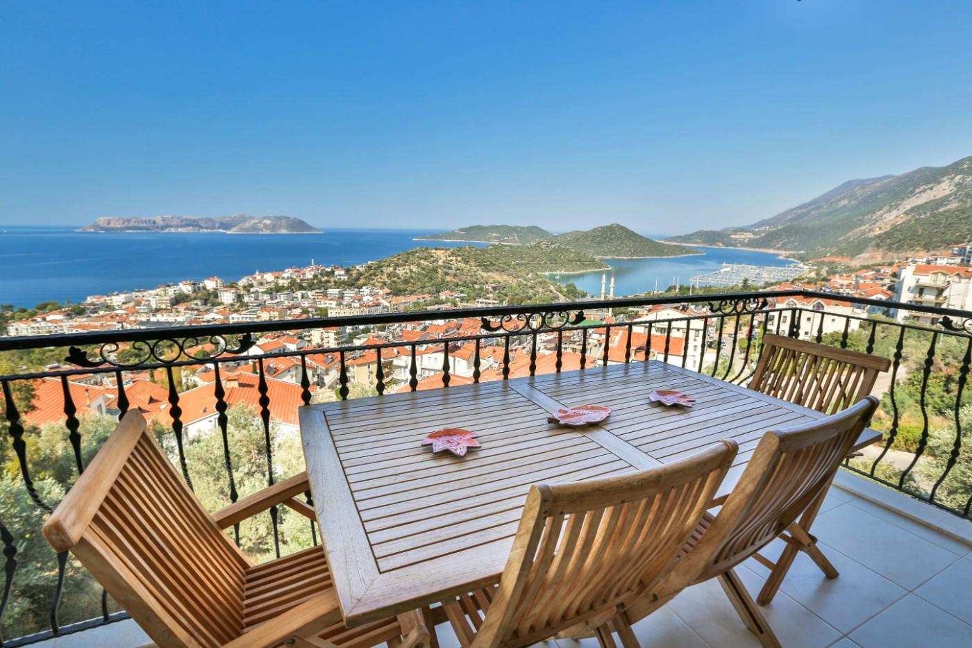 Kaş Andifli'de Muhteşem Manzaralı, Denize Yakın, 6 Kişilik Ev-13947