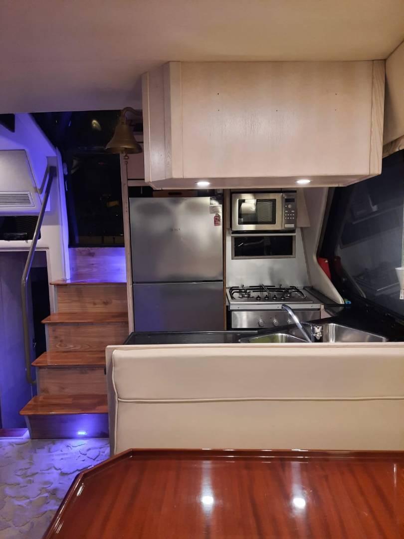 İzmir Çeşme'de Ege'nin Mavi Sularına Açılan, 4 Kişilik Motoryat-14847