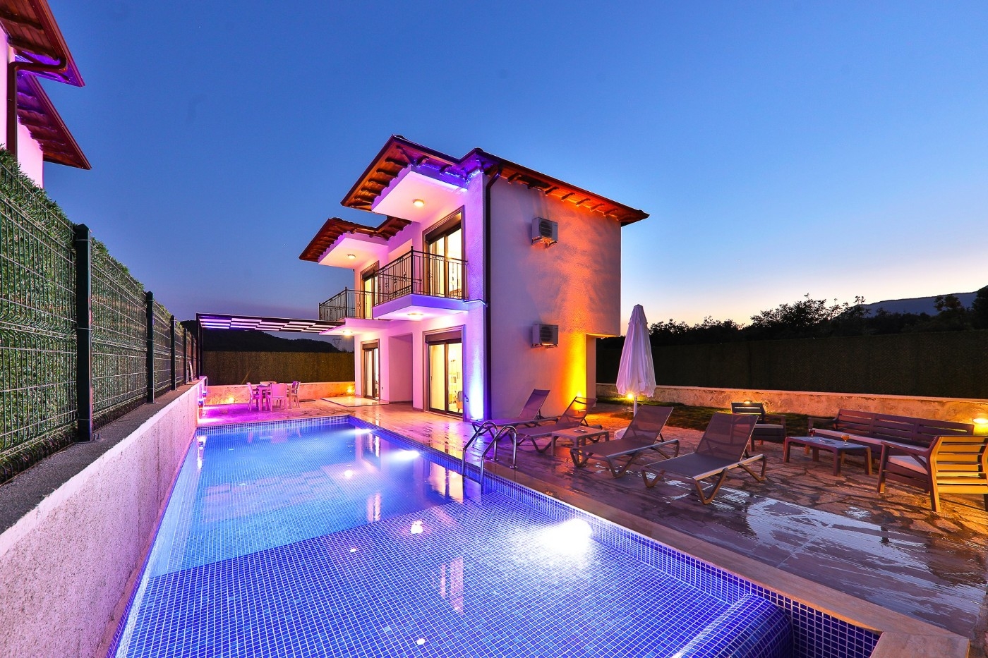 Kaş Andifli'de Eşsiz Doğada, Özel Havuzlu, 3+1 Şık Villa