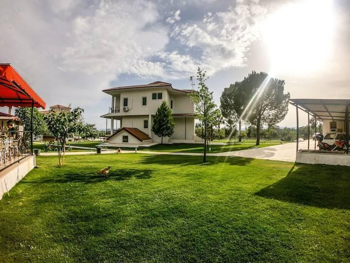 Muğla Köyceğiz'de Göl Manzaralı, Ortak Havuzlu, Kiralık Villa-27716