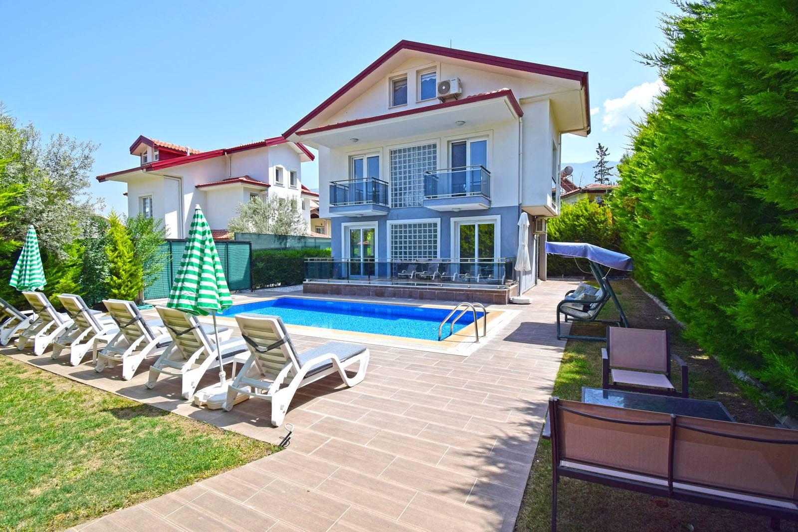 Fethiye Ölüdeniz'de Yemyeşil Bahçeli, Elverişli Konumda, Yazlık Villa-25406