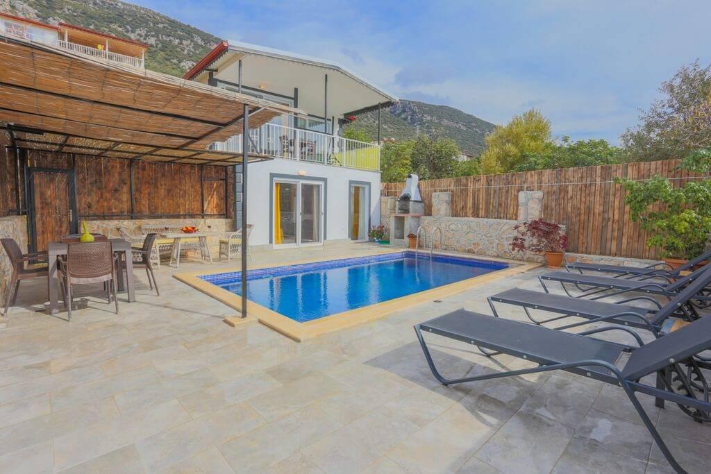 Kaş Gökseki'de Doğa Manzaralı, Elverişli Konumda, Kiralık Villa-17971