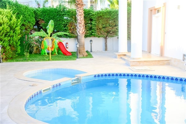 Serik Belek'te Denize Yakın, Özel Havuzlu, Sauna ve Hamamlı Villa