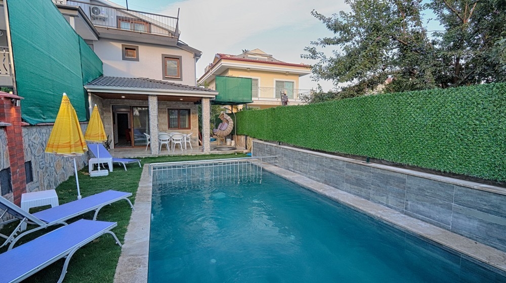 Fethiye'de Merkezi Konumda, Yetişkin ve Çocuk Havuzlu, Müstakil Villa