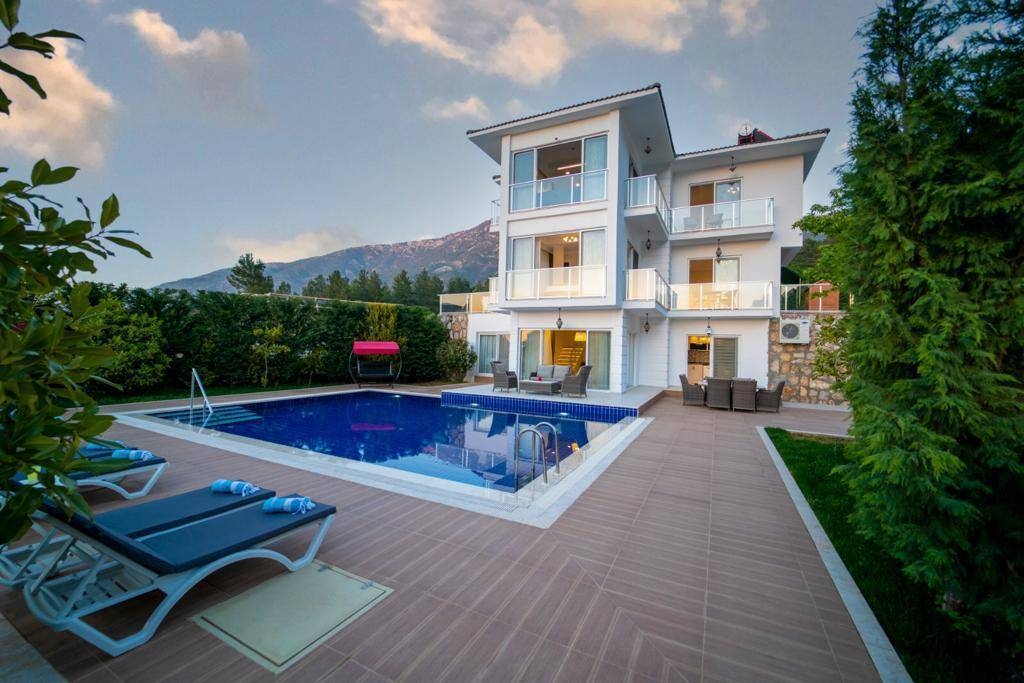 Fethiye'de Kalabalık Gruplara Uygun, Özel Havuzlu, Bahçeli Villa