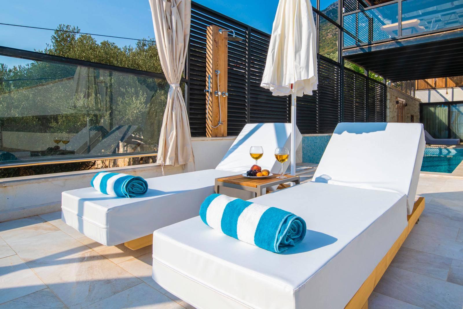 Kaş Bezirgan'da Muhteşem Manzaralı, Sonsuzluk Havuzlu, Lüks Villa-21472