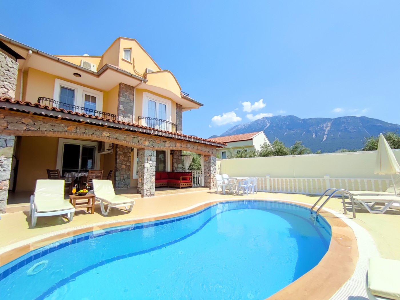 Fethiye'de Ölüdeniz Plajına Yakın, Özel Havuzlu, 3+1 Kiralık Villa