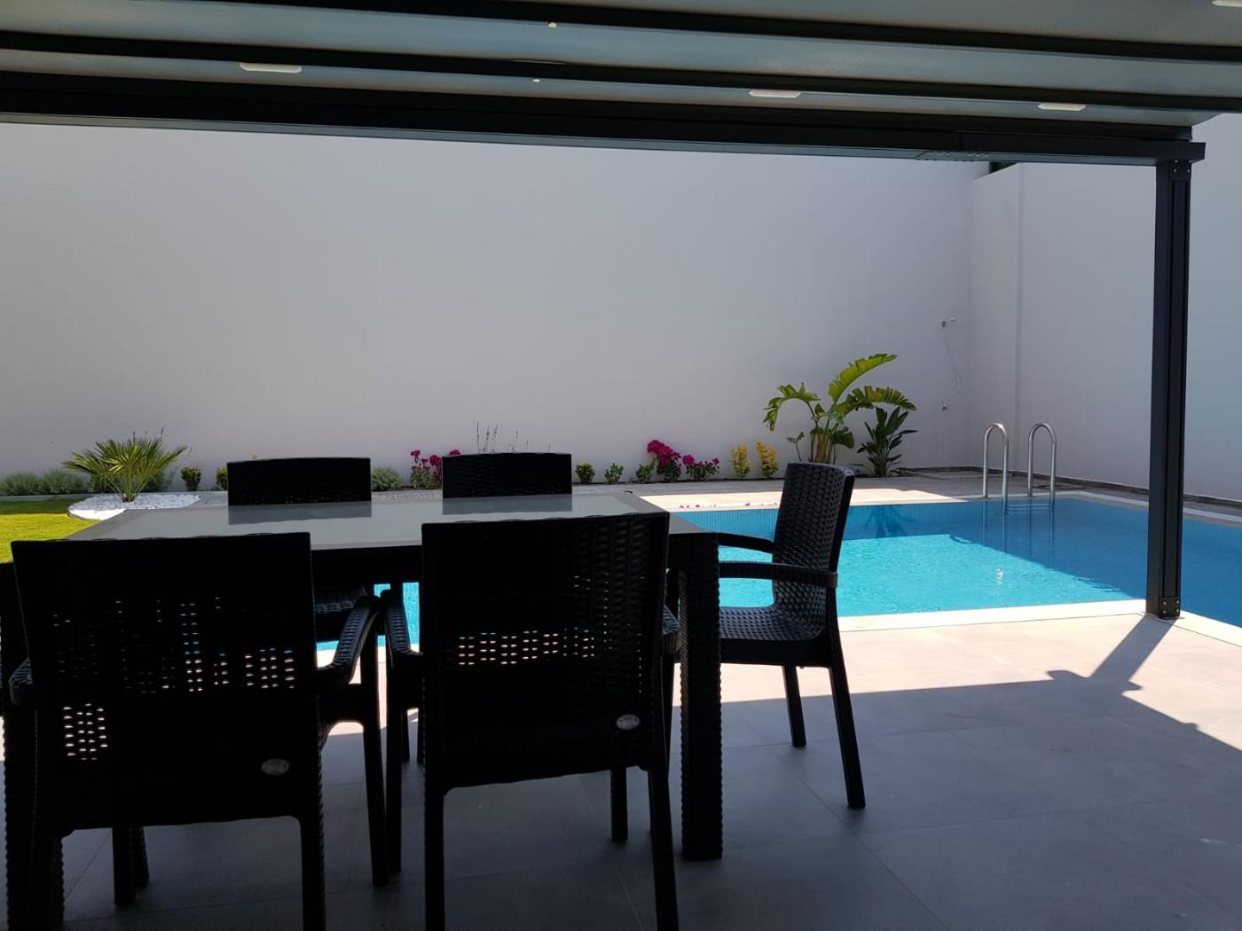 İzmir Çeşme'de Merkezi Konumda, Özel Havuzlu, Bahçeli Villa-14945