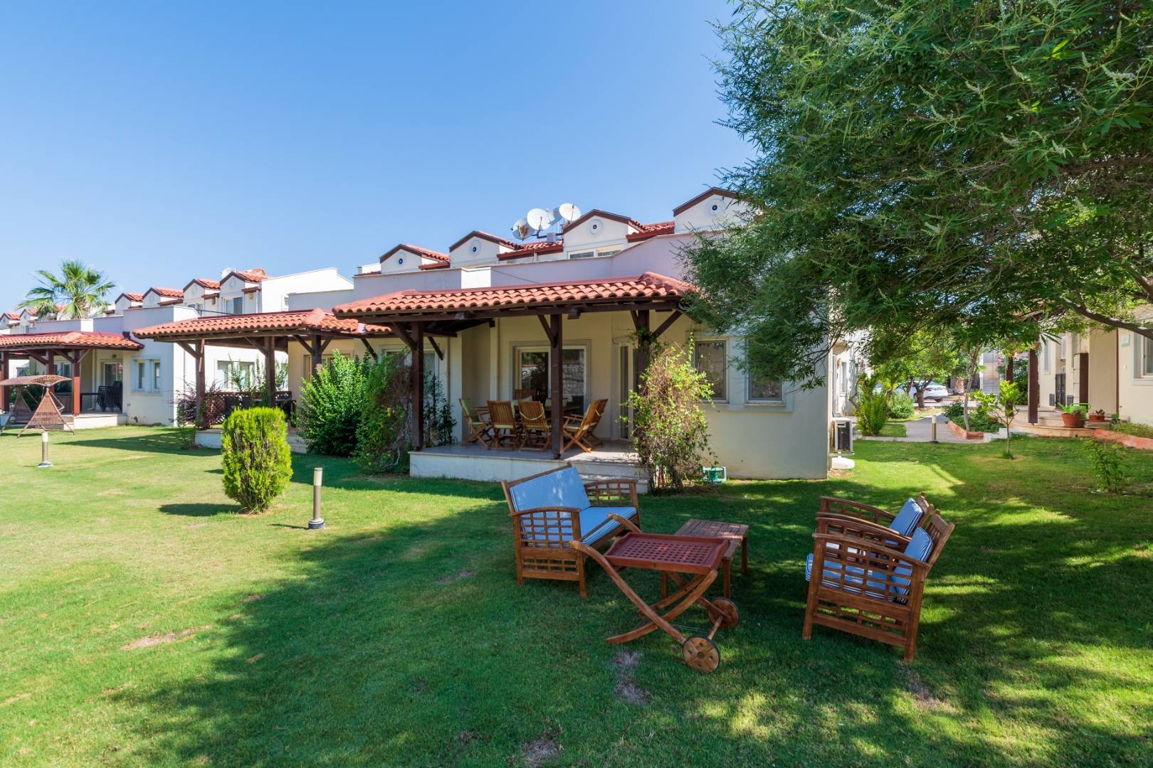 Didim Akbük'te Geniş Ailelere Uygun, Özel Plajlı, Bahçeli Şık Villa