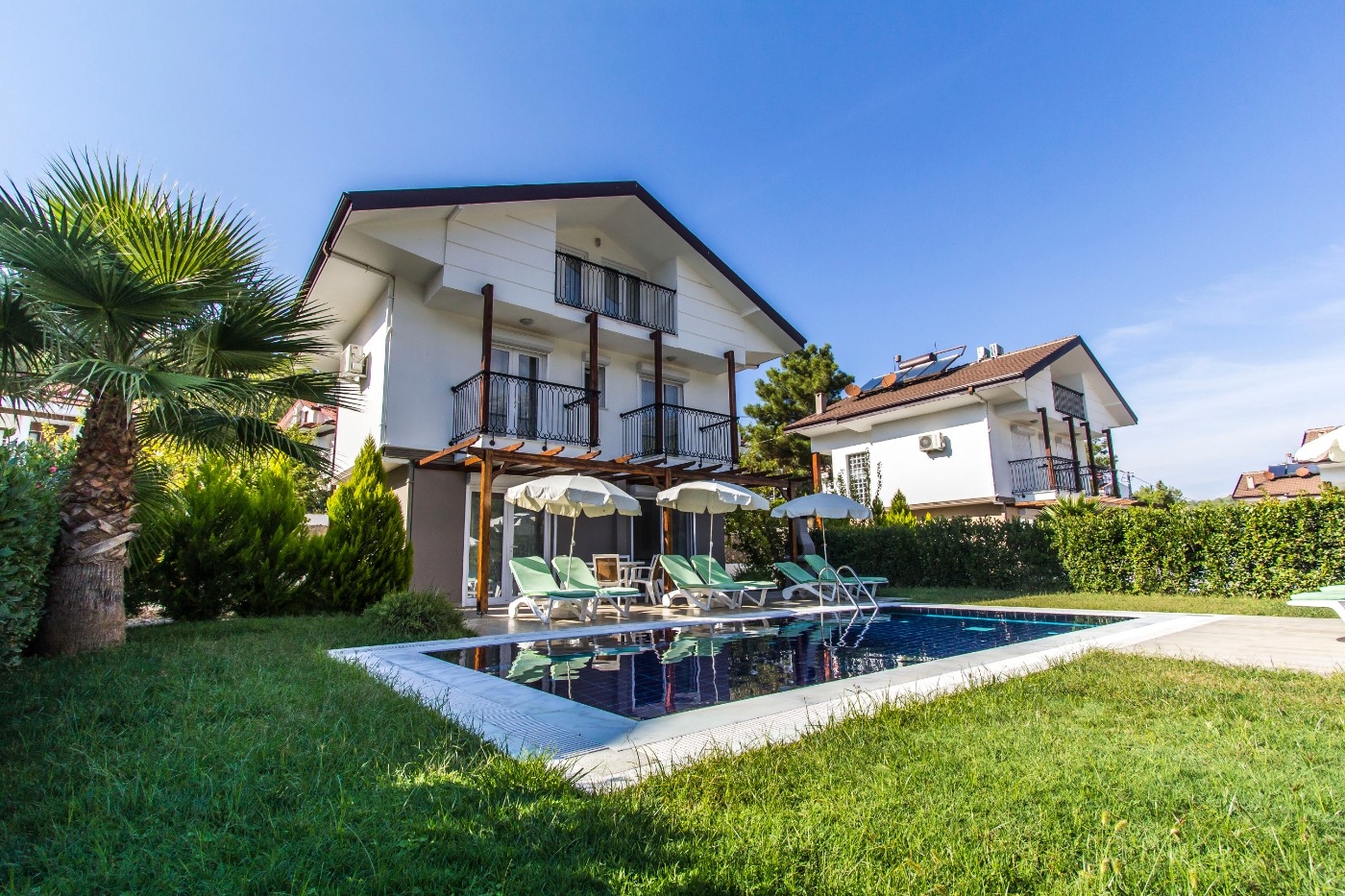 Fethiye Ölüdeniz'de Denize ve Plaja Yakın, Özel Havuzlu, Bahçeli Villa