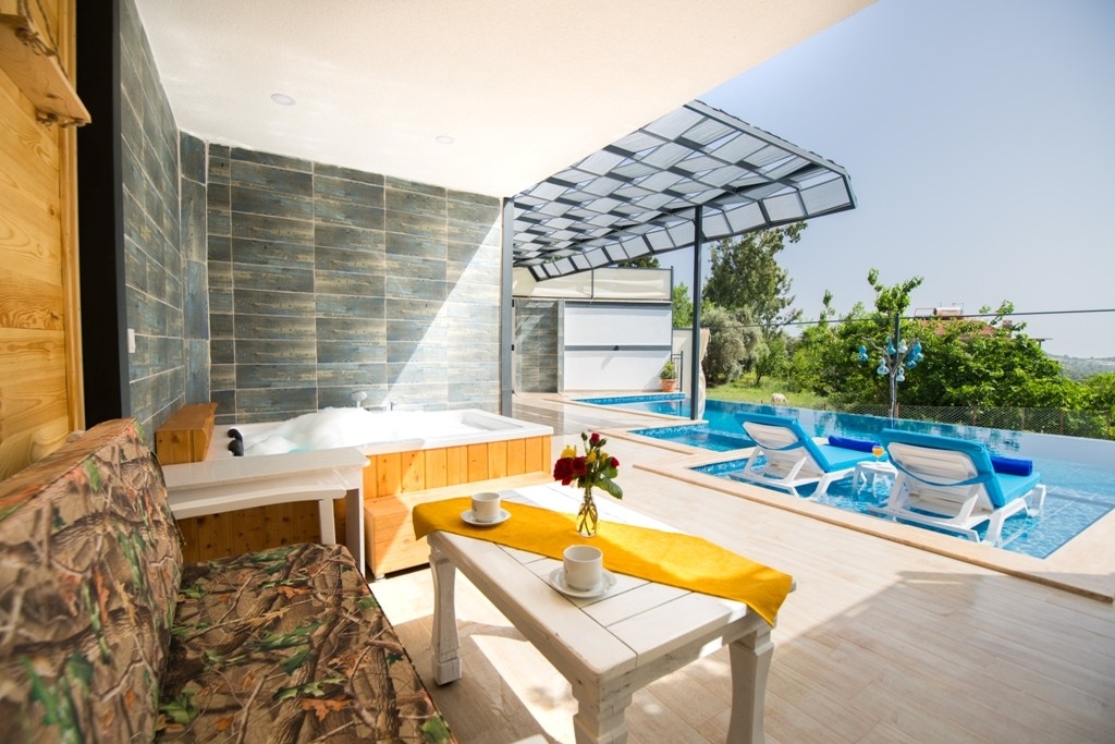 Kalkan İslamlar'da Doğa Manzaralı, Özel Havuzlu, Jakuzili Villa
