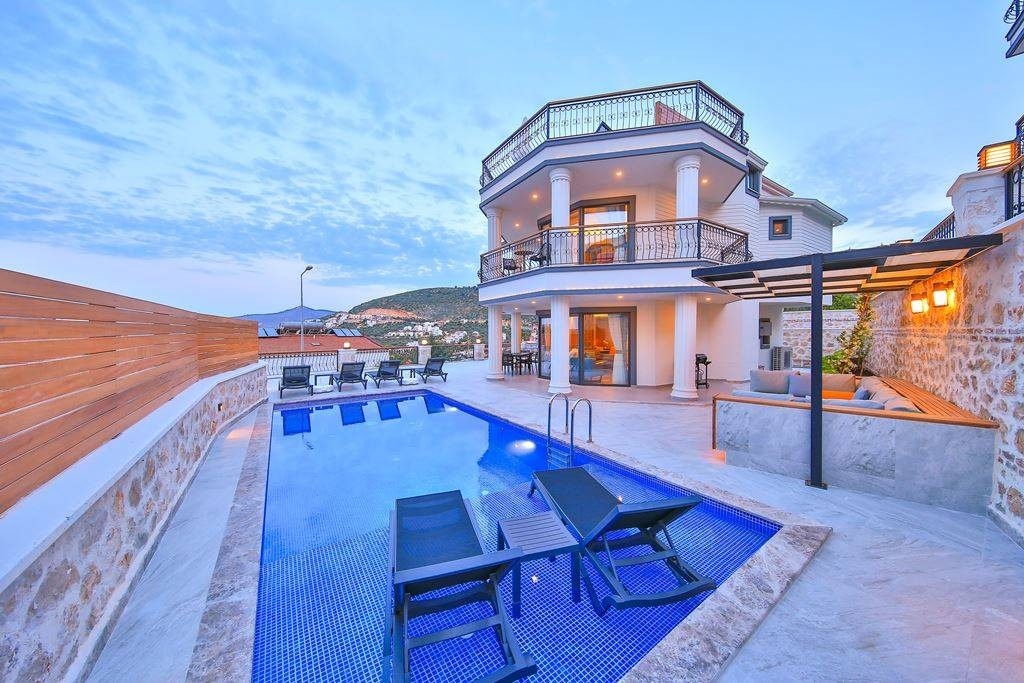 Kaş Kalkan'da Ferah Mimarili, Özel Havuzlu, Jakuzili Villa