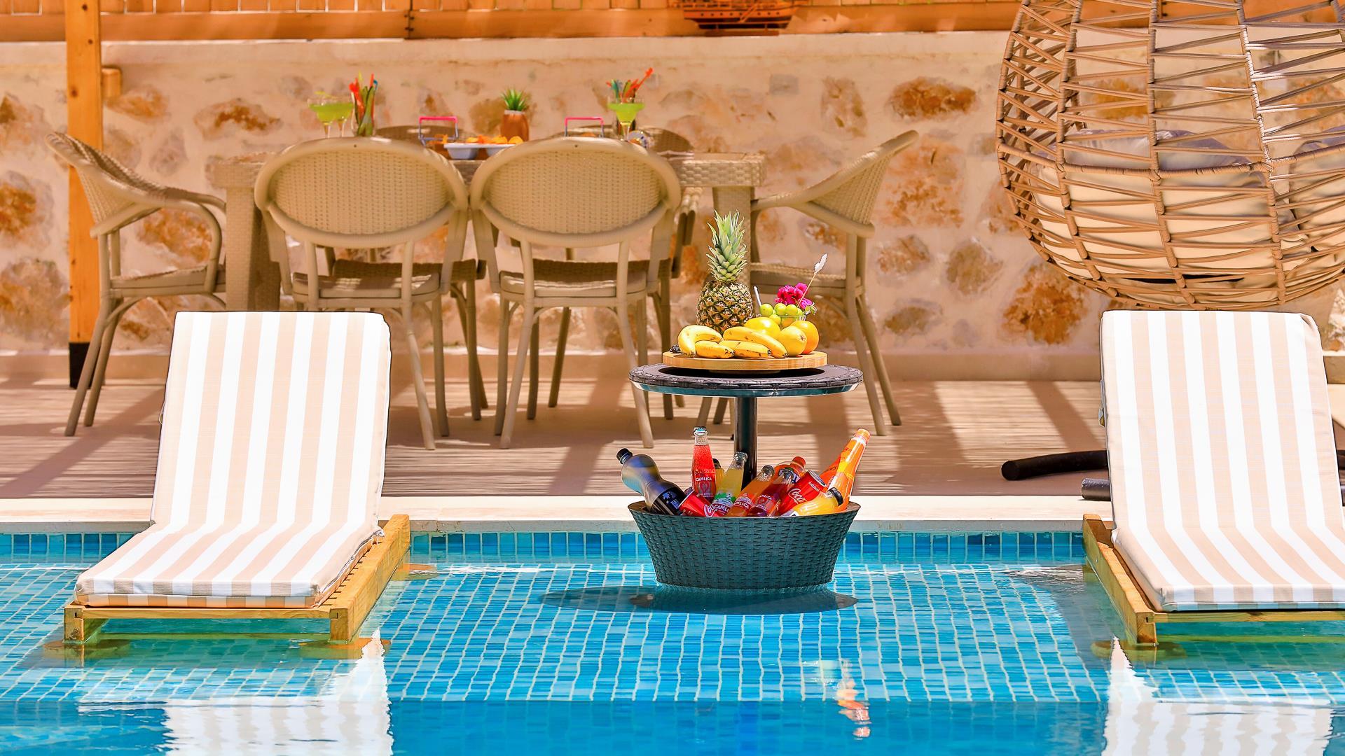 Kaş Sarıbelen'de Taş Mimarili, Geniş Bahçeye Sahip, Kiralık Villa-24029