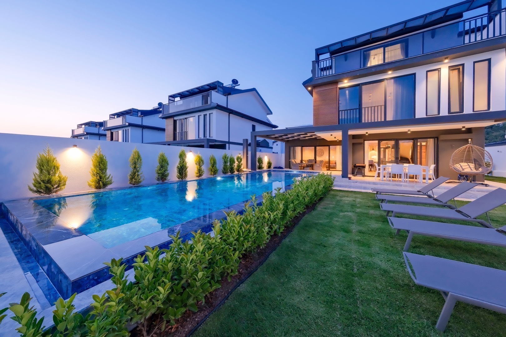 Fethiye Çiftlik'te Doğayla İç İçe, Açık ve Kapalı Havuzlu, Şık Villa