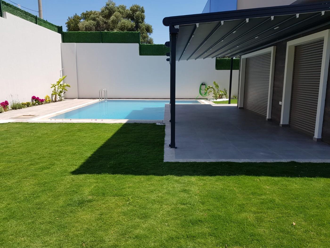 İzmir Çeşme'de Merkezi Konumda, Özel Havuzlu, Bahçeli Villa-14945