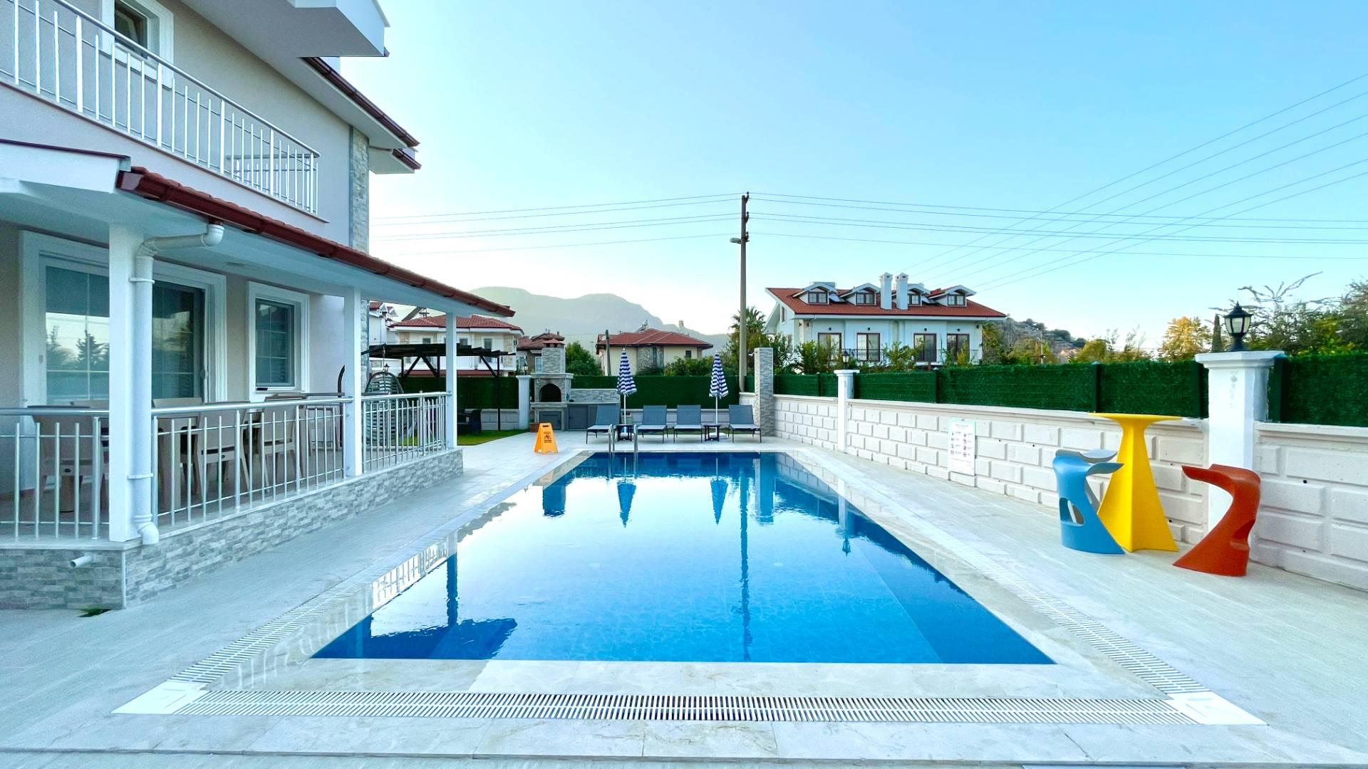 Muğla Dalyan'da Modern Mimarili, Geniş Havuzlu, Tatil Villası-30640