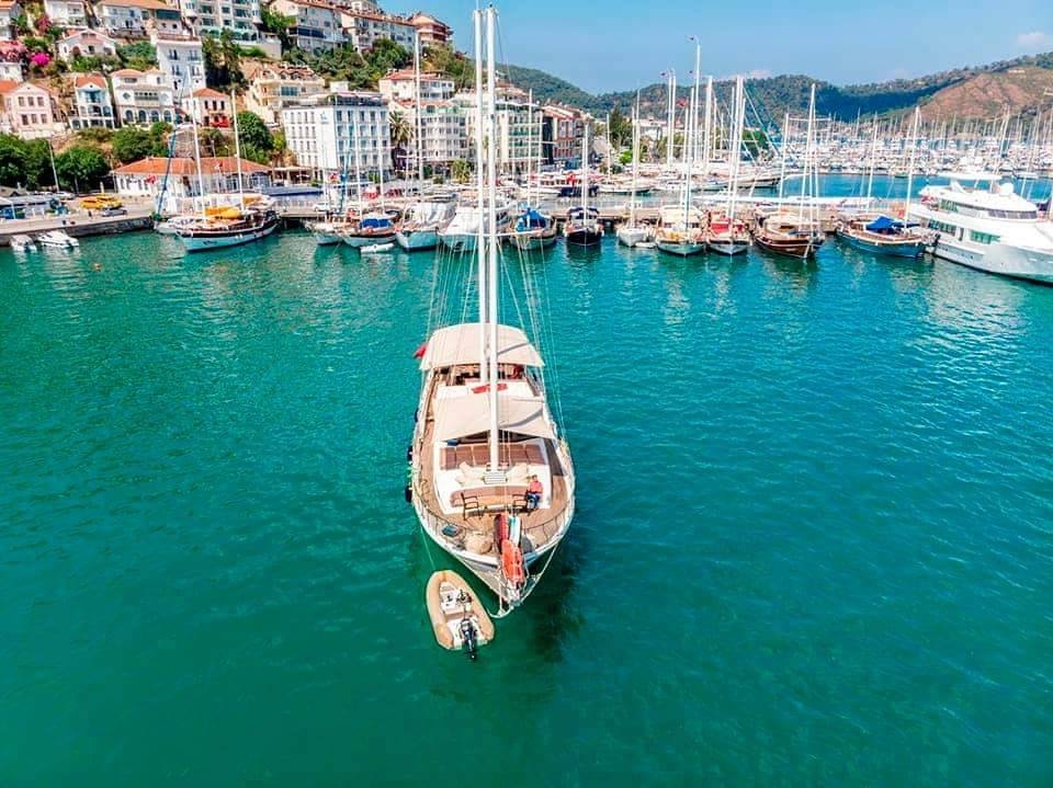 Fethiye'nin Eşsiz Sularında, 12 Kişilik Kiralık Gulet