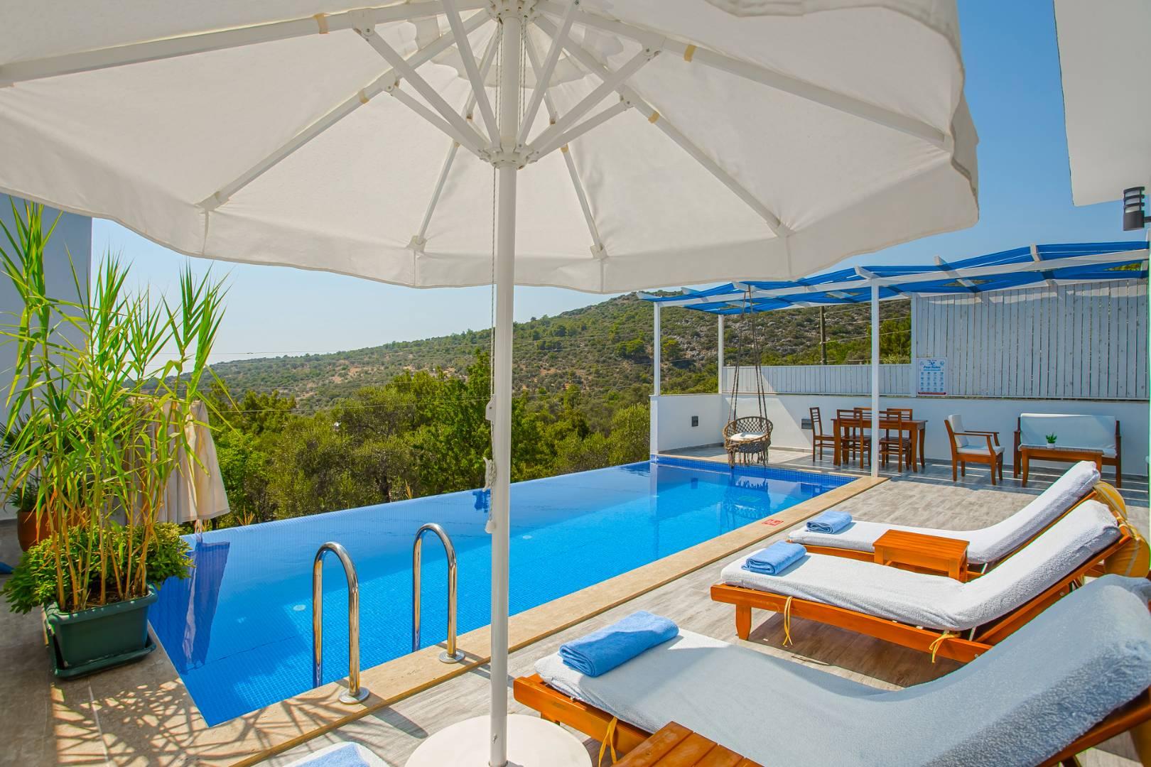 Kaş Üzümlü'de Yemyeşil Doğa Manzaralı, Özel Havuzlu, Jakuzili Villa-27031