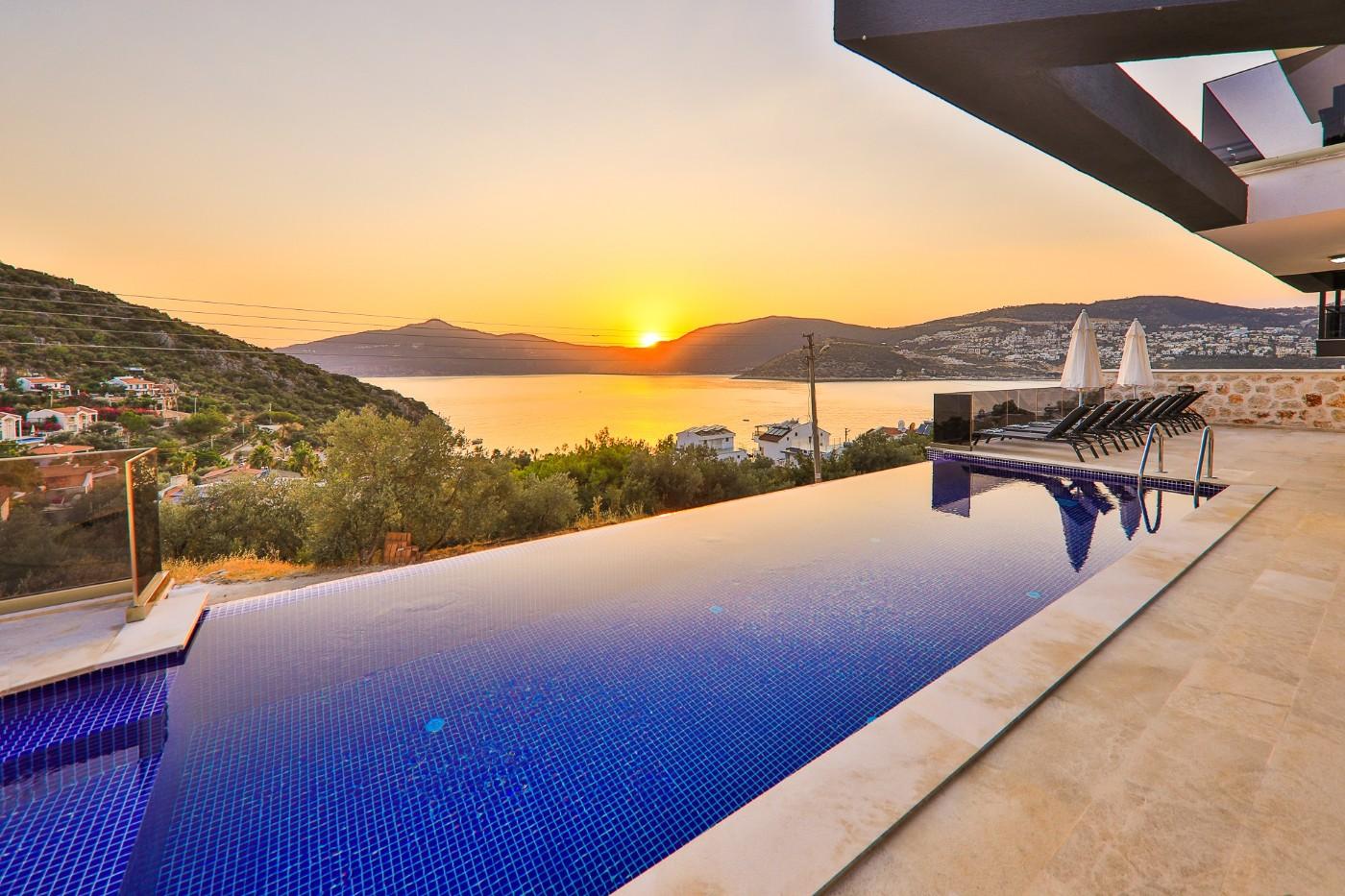 Kaş Kalkan'da Şahane Deniz Manzaralı, Özel Havuzlu, Şık Villa-22297