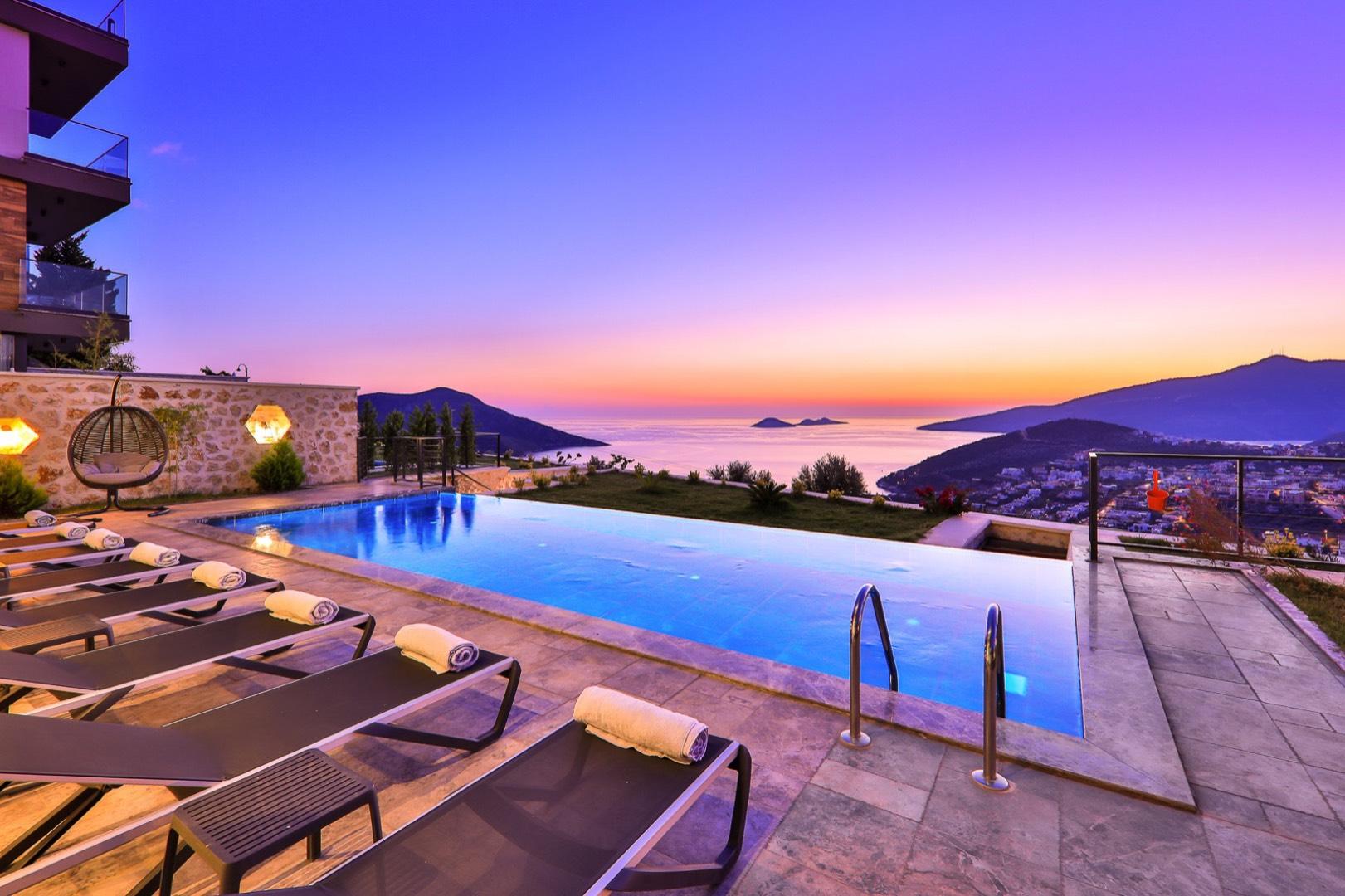 Kaş Kalkan'da Deniz Manzaralı, Sonsuzluk Havuzlu, Lüks Villa-27985