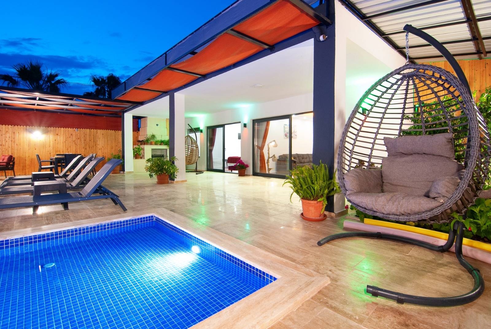 Kaş Yeşilköy'de Enfes Doğada, Özel Havuzlu, Jakuzili, Kiralık Villa