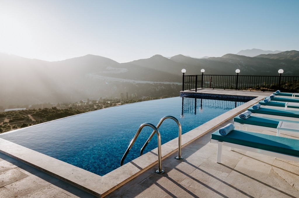 Kaş Sarıbelen'de Huzur Dolu Doğada, Özel Havuzlu, Taş Villa