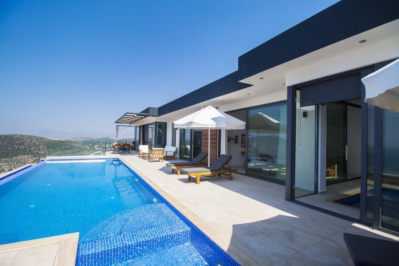 Kaş Bezirgan'da Deniz Manzaralı, Sonsuzluk Havuzlu, Jakuzili Villa-12400