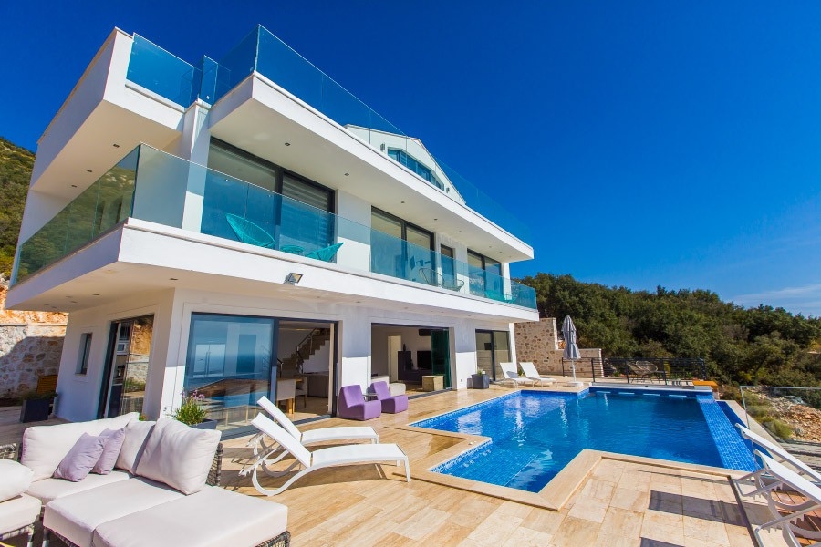 Kaş Kalkan'da Denize Yakın, Sinema Odalı, Lüks Villa