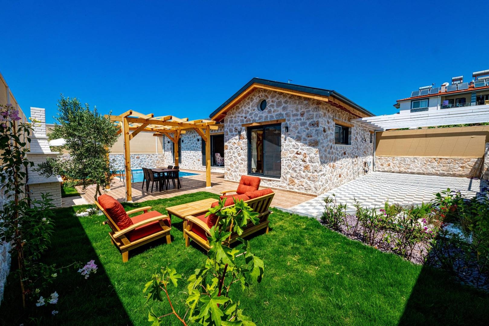 Fethiye'de Modern Mimarili, Özel Havuzlu, Jakuzili, Konforlu Villa