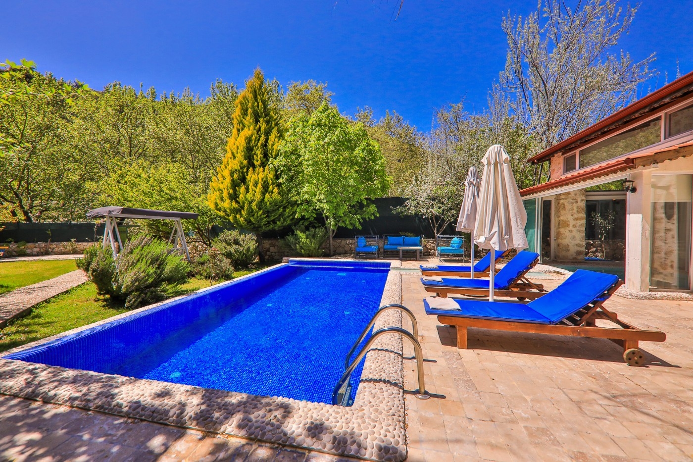 Kaş Sarıbelen'de Isıtmalı Kapalı Havuzlu, Jakuzili, Lüks Villa