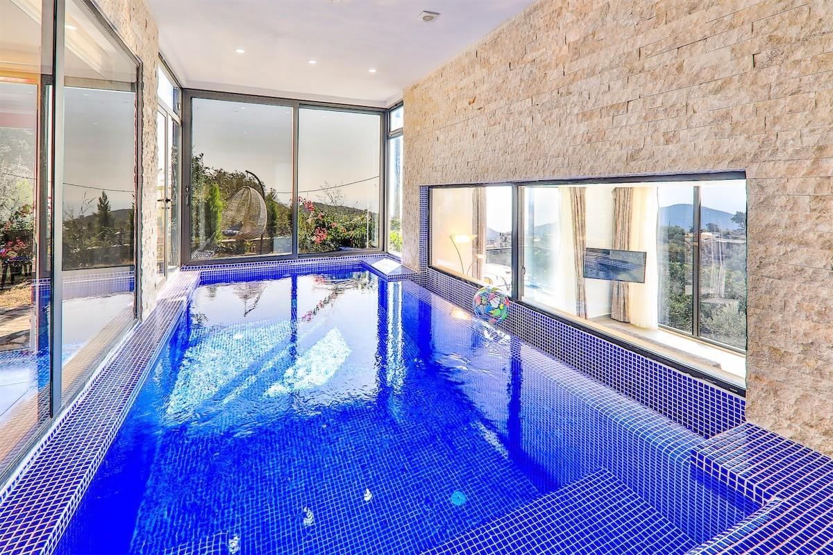 Kaş Bezirgan'da Merkezi Konumda, Isıtmalı Havuzlu, Şık Villa-15943