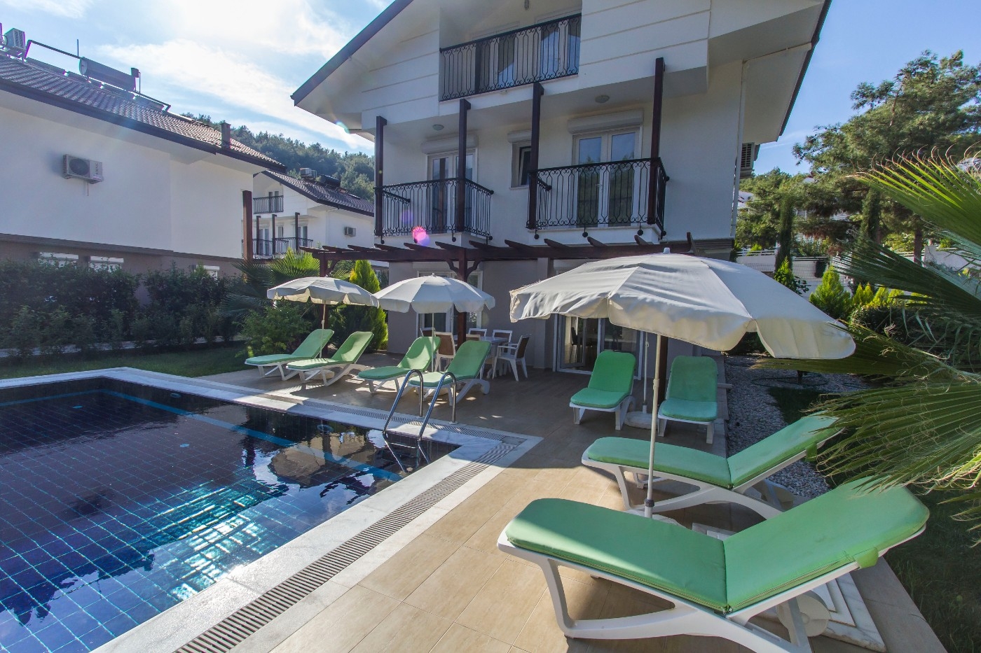 Fethiye Ölüdeniz'de Denize Yakın, Özel Havuzlu, Bahçeli Villa