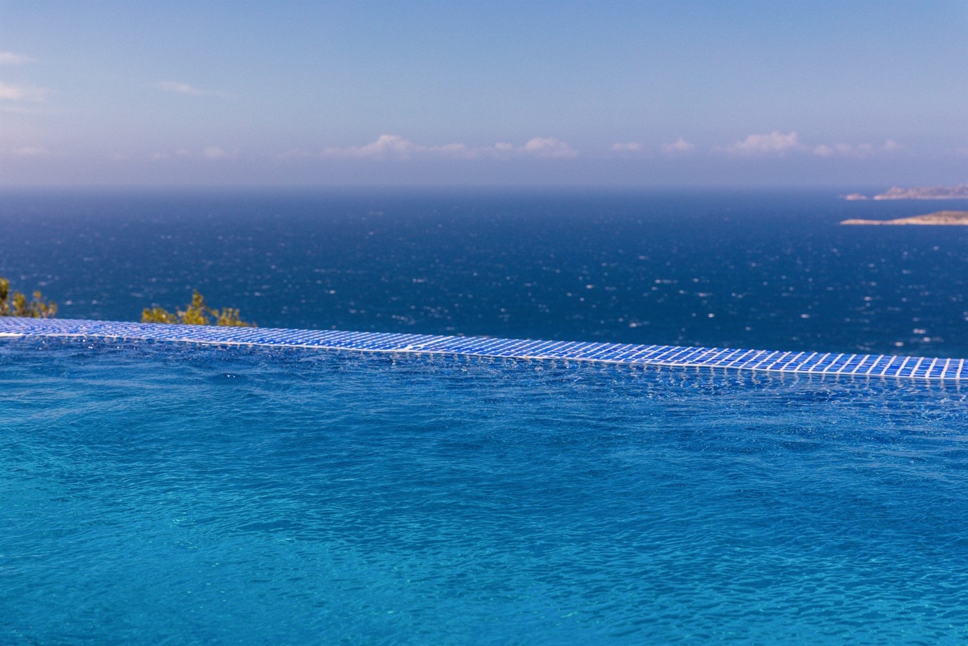 Kaş Gökçeören'de Harika Deniz Manzaralı, Sonsuzluk Havuzlu, Şık Villa